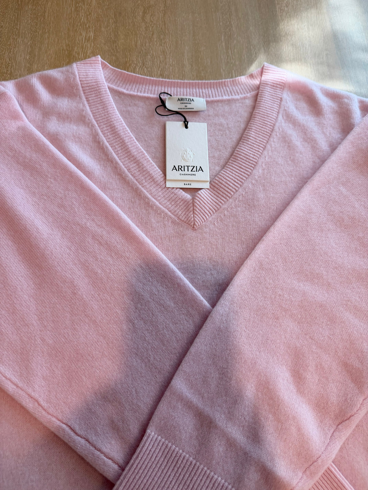 Aritzia Cashmere Relaxed V-Neck Sweater | Villa Pink | Size Medium | New with Tags (Originally $148)