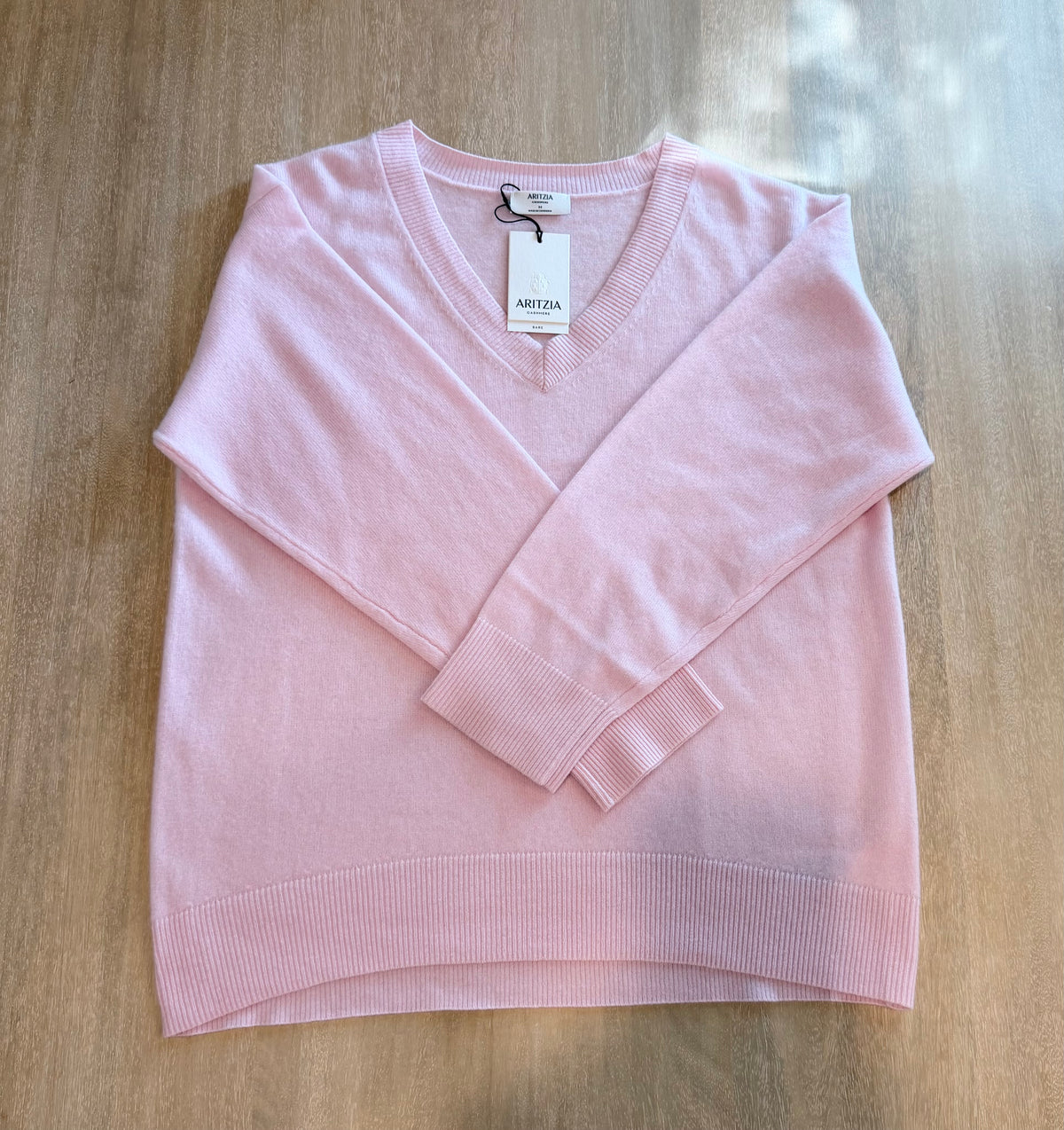 Aritzia Cashmere Relaxed V-Neck Sweater | Villa Pink | Size Medium | New with Tags (Originally $148)